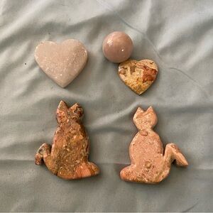 Lot Of 5 Crystal Stones 2 Pink Agate Cats 2.5” H + Heart & Rose Quartz Sphere